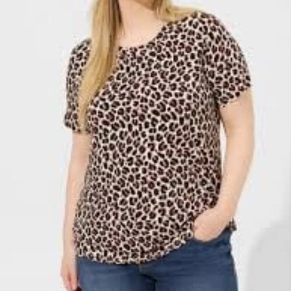 torrid Tops - Like New Torrid super soft knits size 18/20 leopard print top